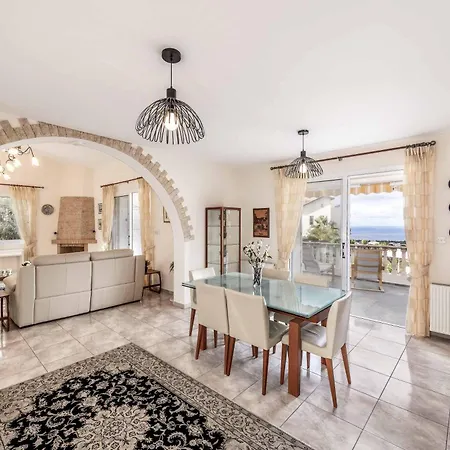 Cliffside וילה Tala